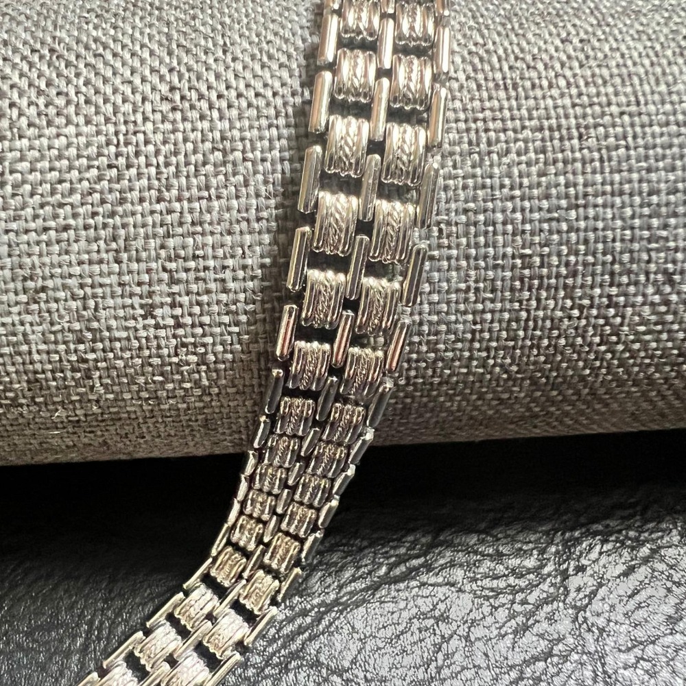 Avon Gate Link Bracelet 6" Silver Tone Excellent